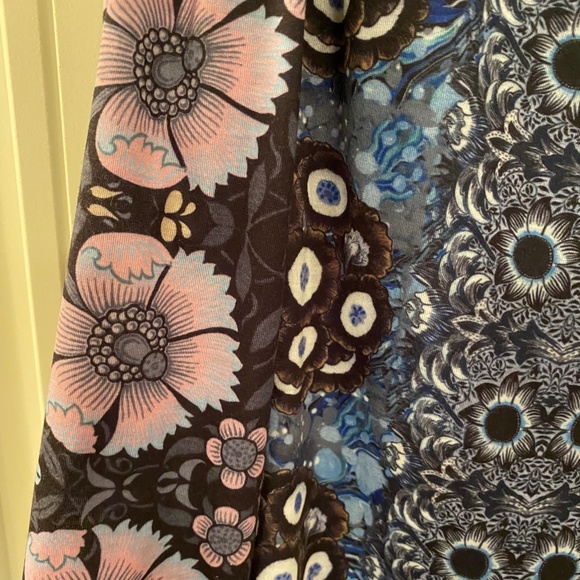 Bianca Nygard Tank to and Capri set - Picture 3 of 6